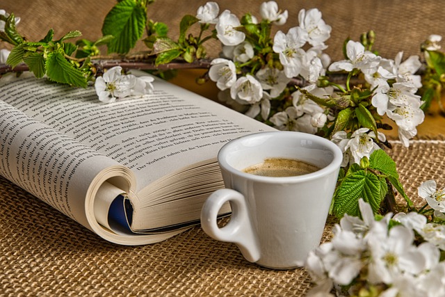 Reflexões: café, livros e flores