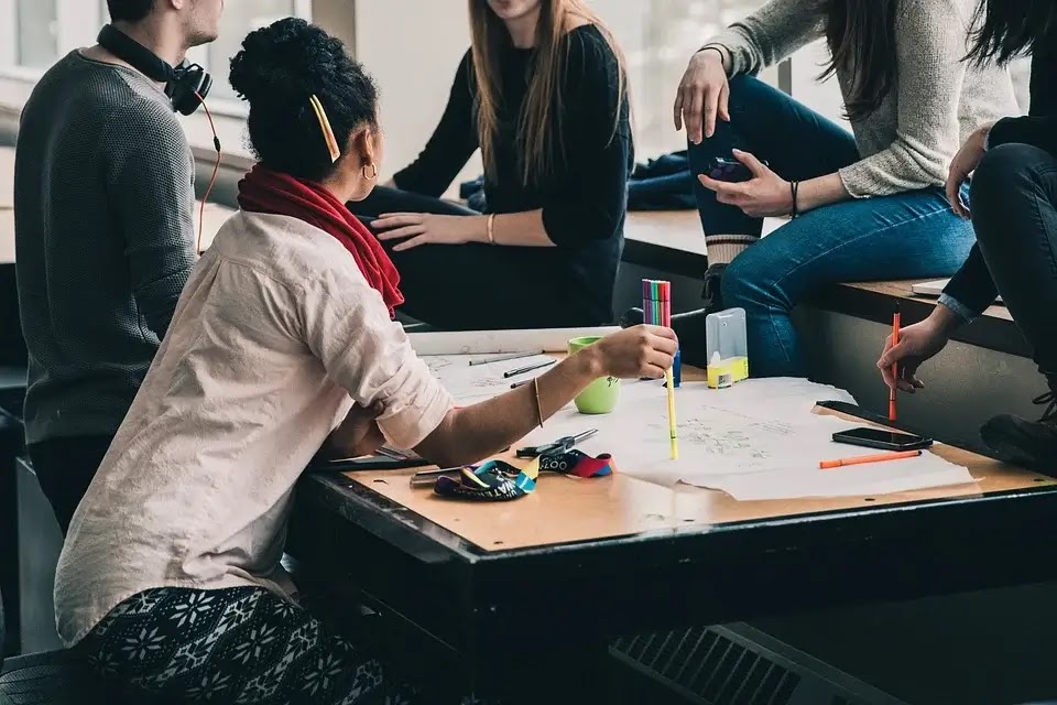 Recomeçar depois dos 60: estudando com os jovens